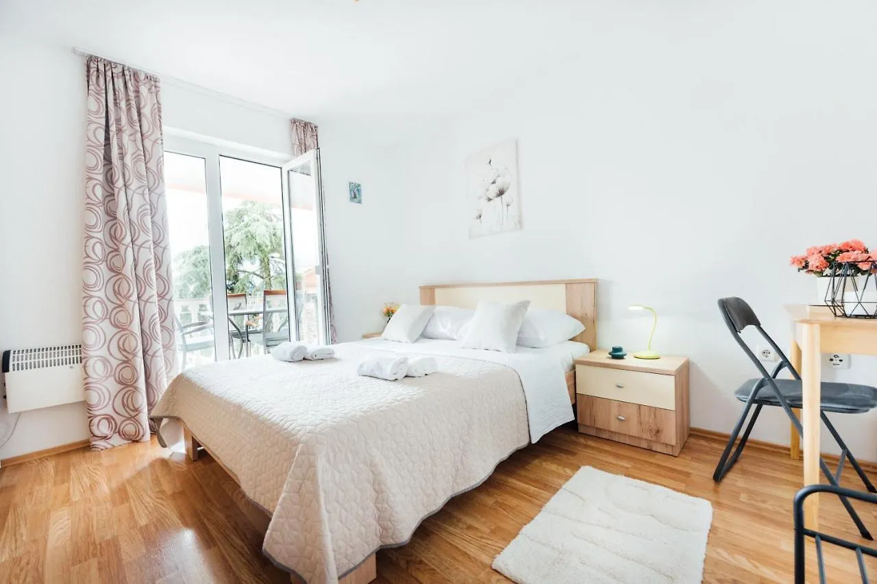 Lenic Apartment contacts